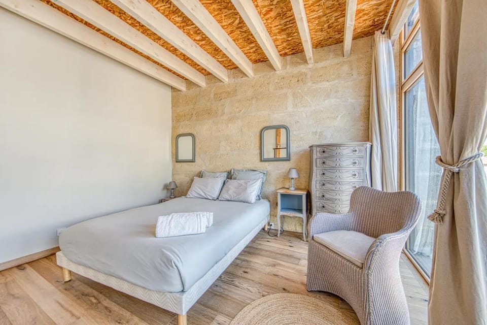 Photo of the whole room, Bedroom, Pool view