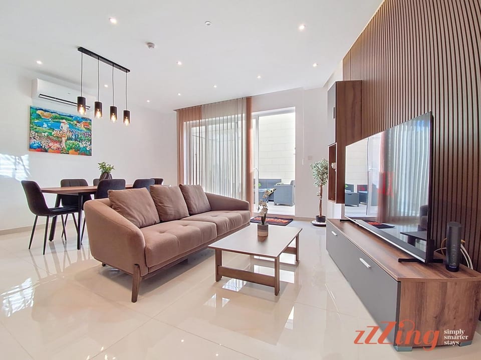 TV and multimedia, Seating area, Dining area