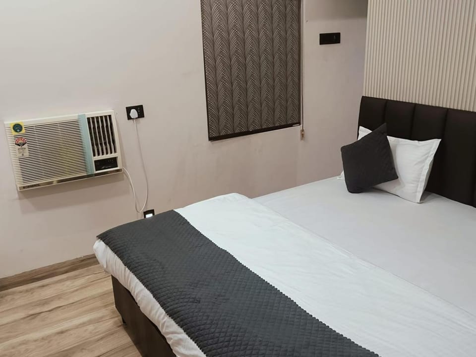 Bedroom, air conditioner