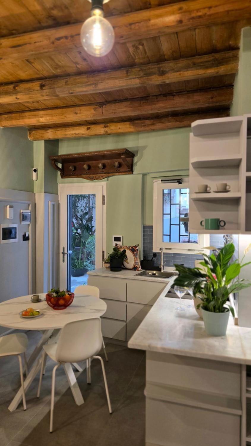 Kitchen or kitchenette, Dining area, Communal kitchen, minibar, pet friendly, stove, kitchen