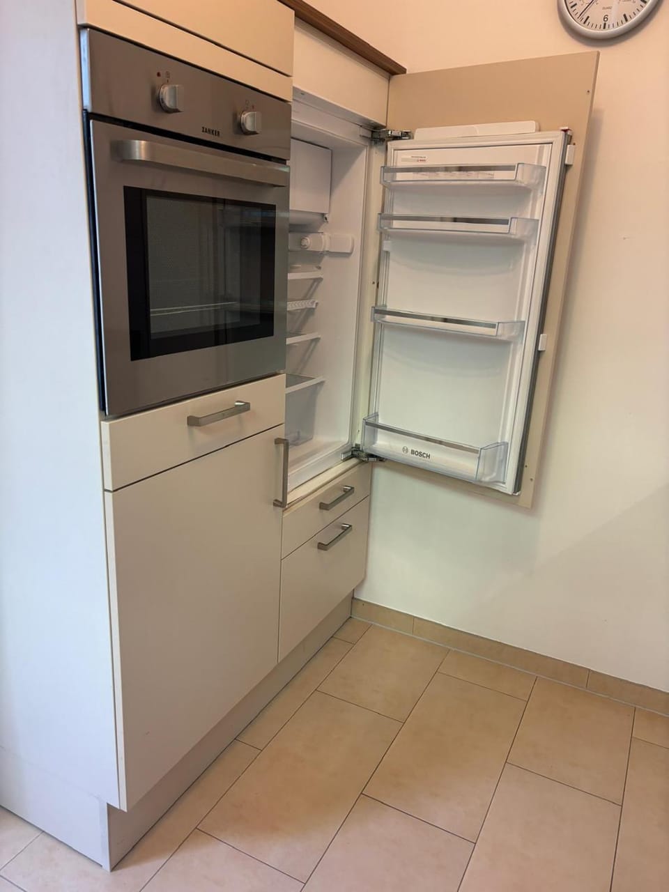 Kitchen or kitchenette, oven