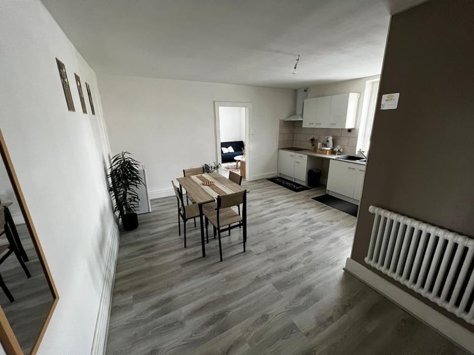 Kitchen or kitchenette, Dining area, oven, stove