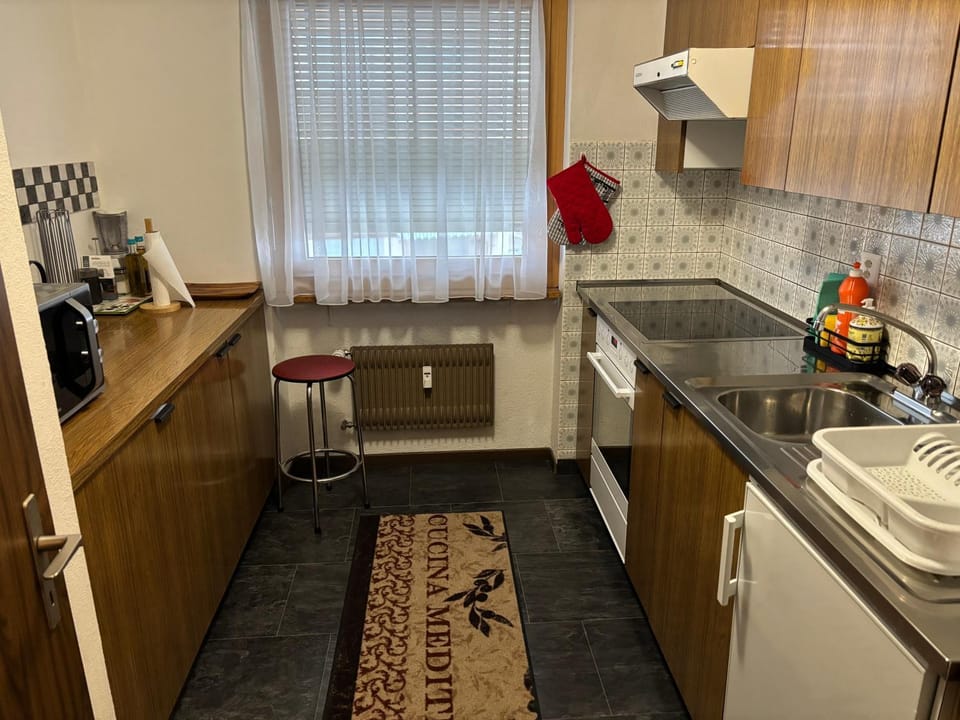 Coffee/tea facilities, Kitchen or kitchenette, oven