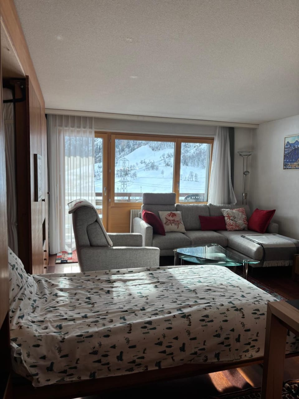 Bed, Living room