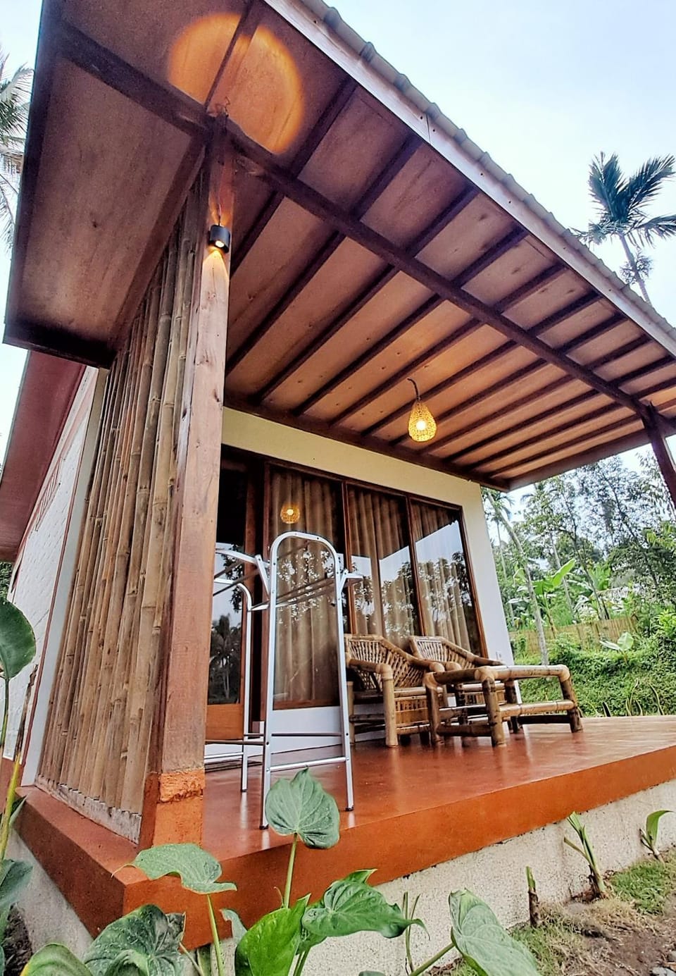 Property building, Patio, Spring, Day, Garden, View (from property/room), Balcony/Terrace, Seating area, Garden view