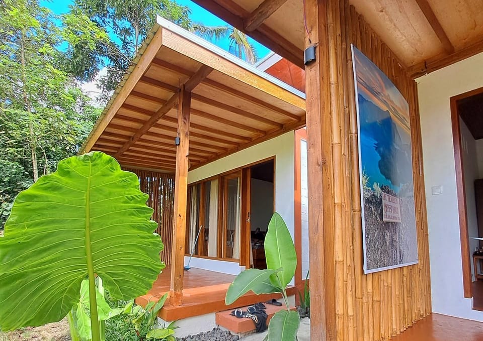 Property building, Patio, Spring, Day, Garden, View (from property/room), Balcony/Terrace, Garden view