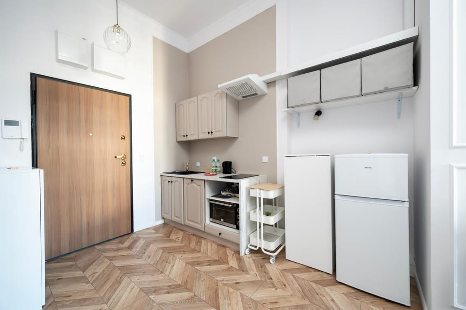 Kitchen or kitchenette, oven, stove