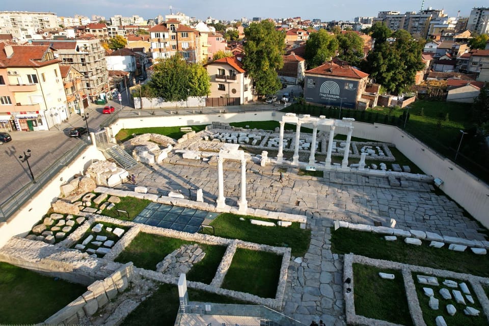 Nearby landmark, City view, Landmark view, Location