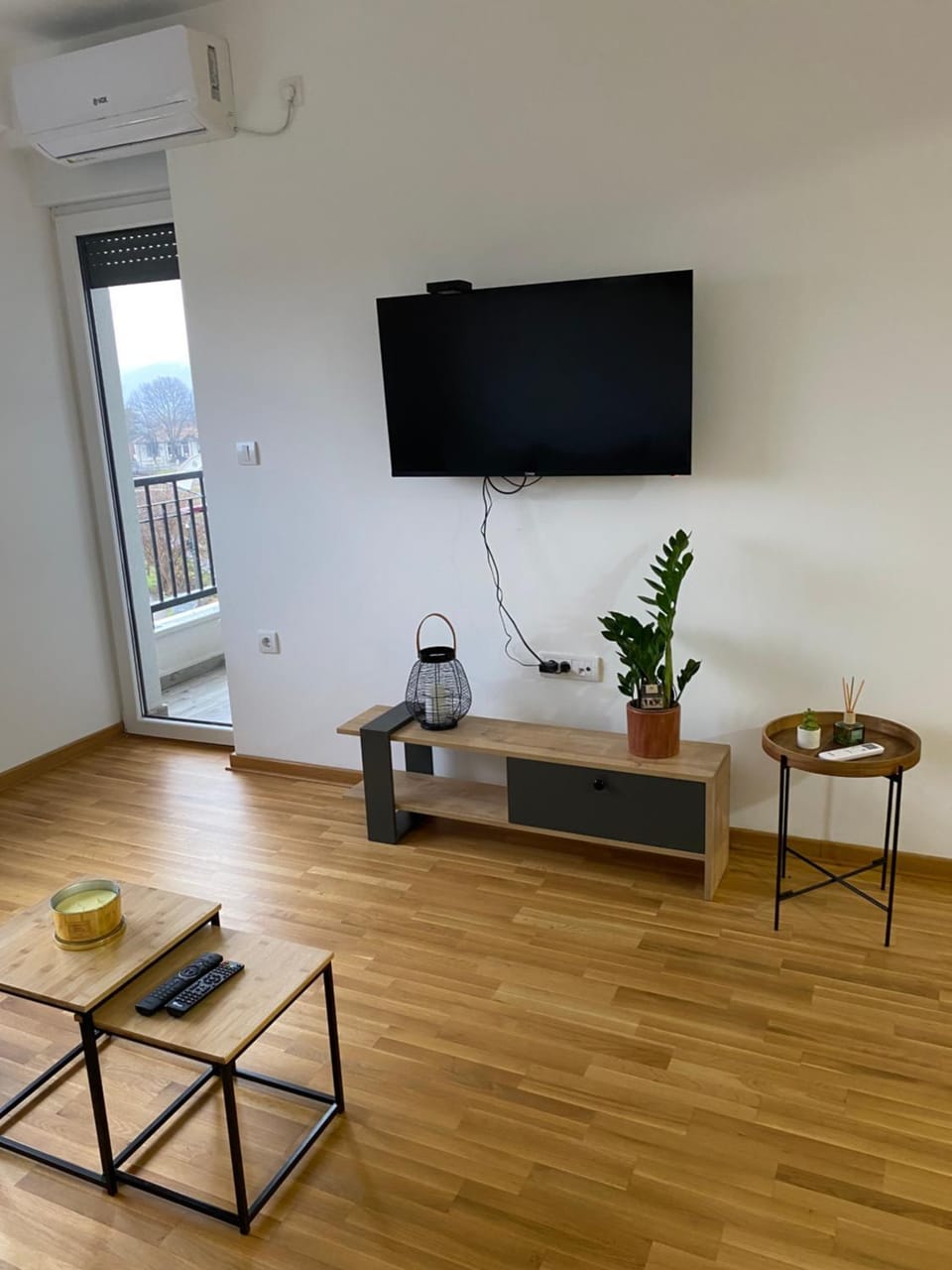 TV and multimedia, Living room, air conditioner