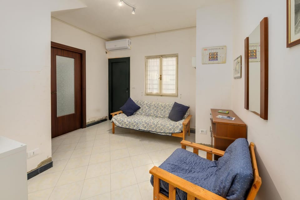 Living room, Seating area, air conditioner