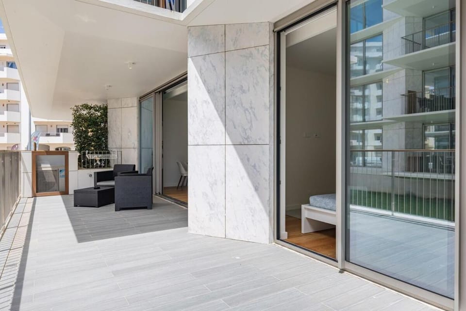Property building, Balcony/Terrace