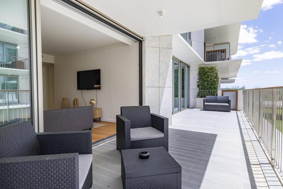 Property building, Communal lounge/ TV room, Day, TV and multimedia, View (from property/room), Balcony/Terrace, Living room