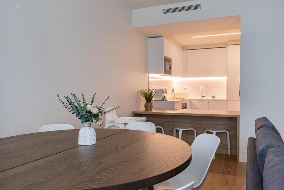 Kitchen or kitchenette, Living room, Seating area, Dining area