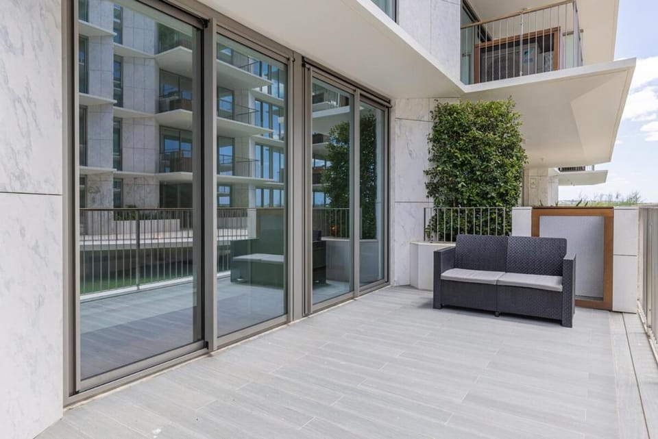 Property building, Balcony/Terrace