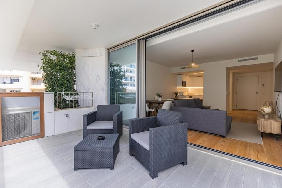 Kitchen or kitchenette, Living room, Seating area