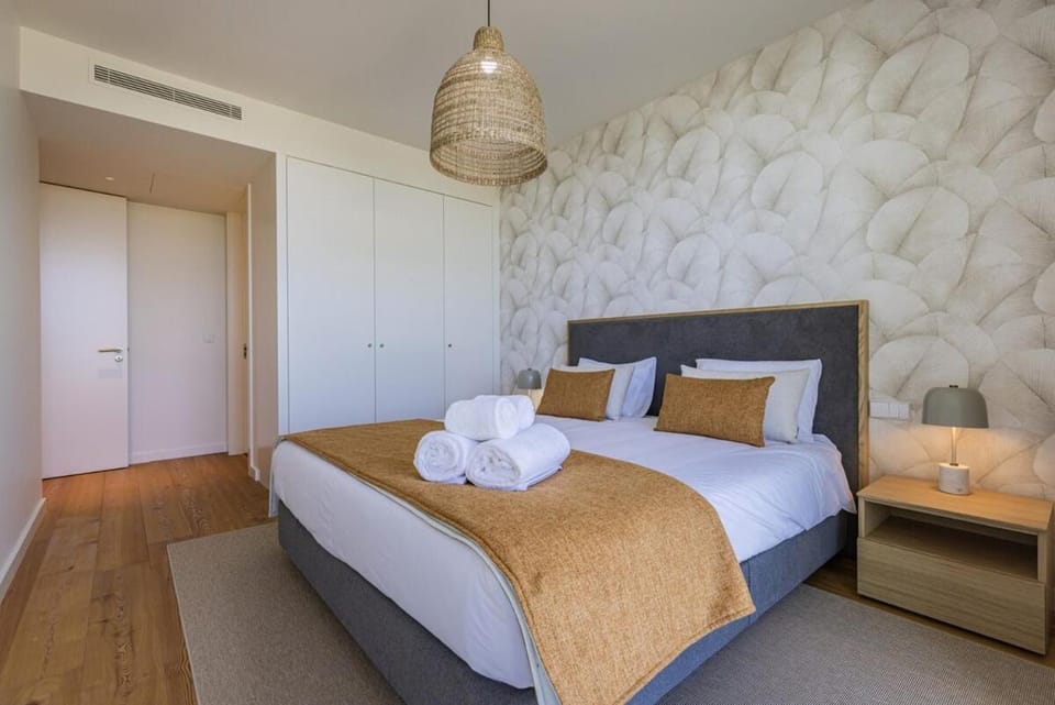 Bed, Bedroom, towels, wardrobe