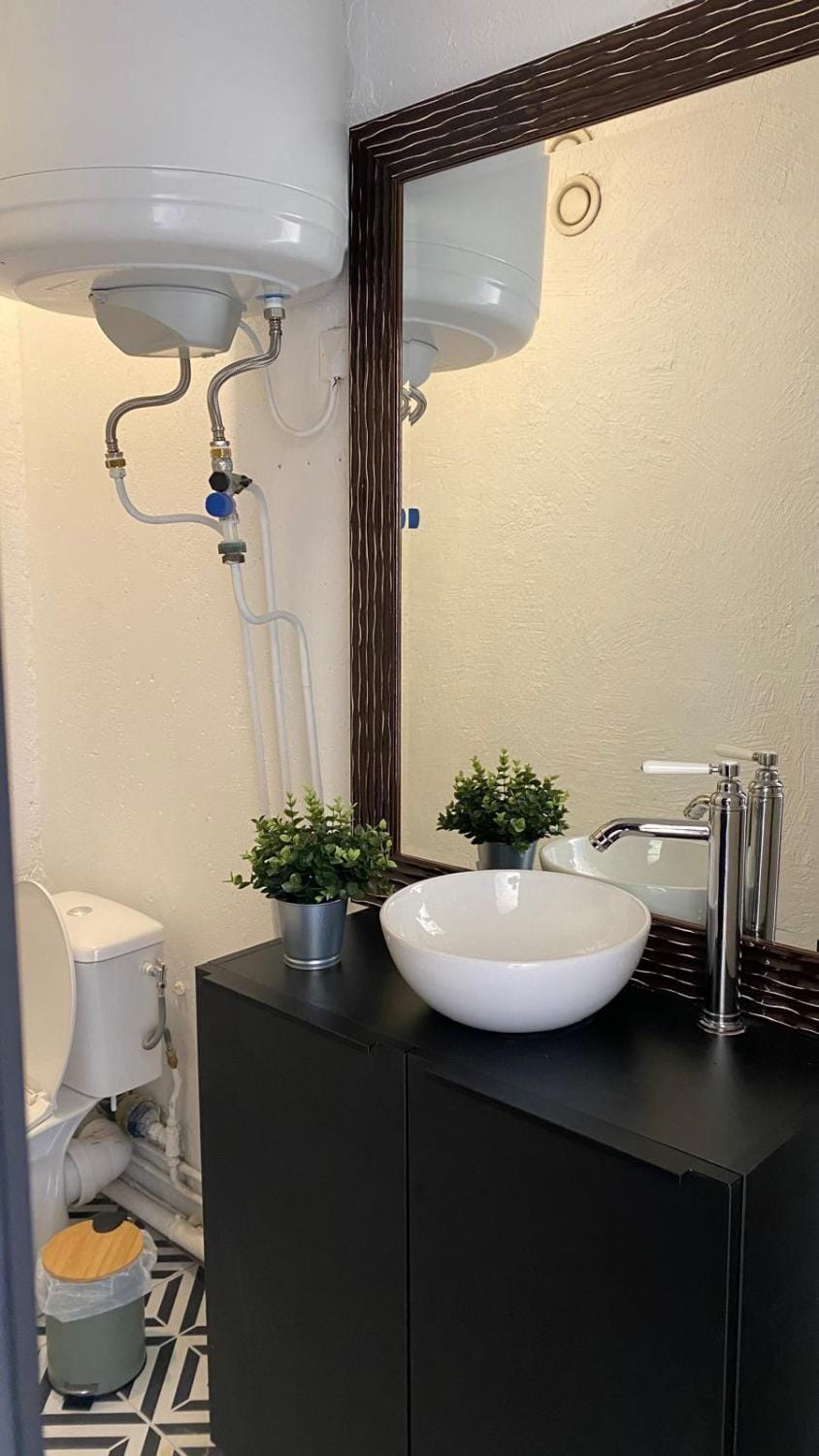 Studio Bord Loire Apartment in Saint-Cyr-sur-Loire