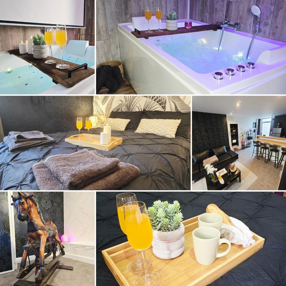 Hot Tub, Living room, Bedroom