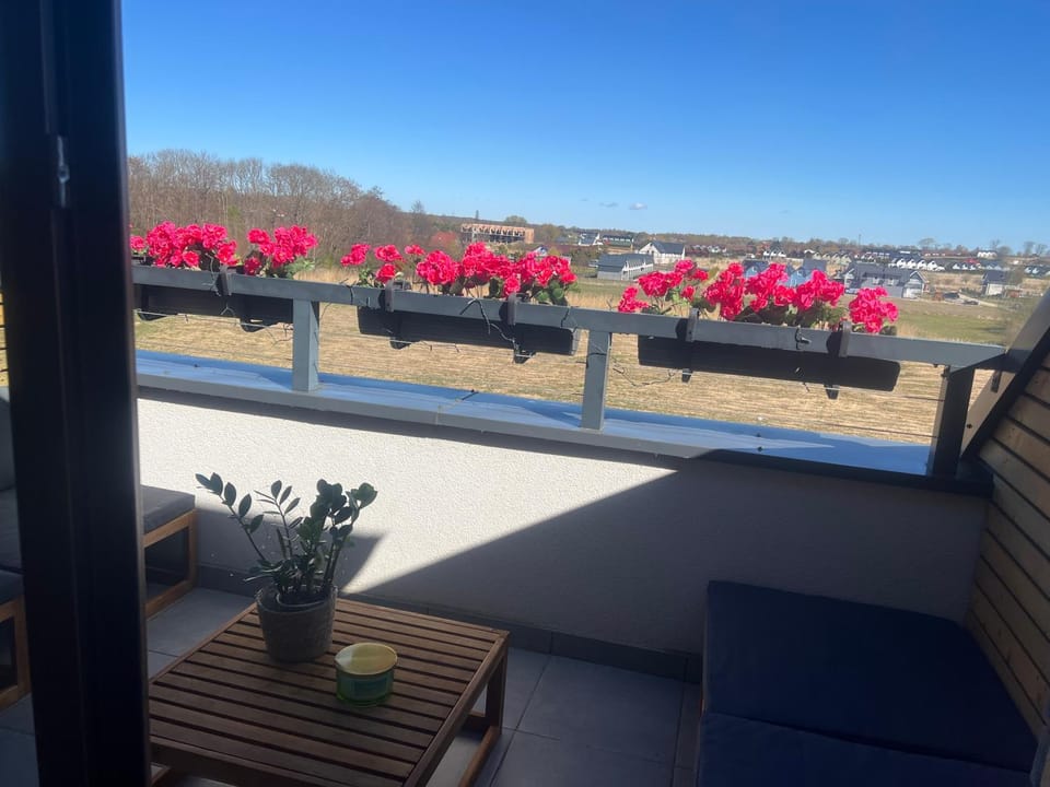 Apartament Niebieski Centrum Sarbinowo w budynku z restauracją, BASEN ZEWNĘTRZNY, PARKING W CENIE Apartment in West Pomeranian Voivodeship, Poland