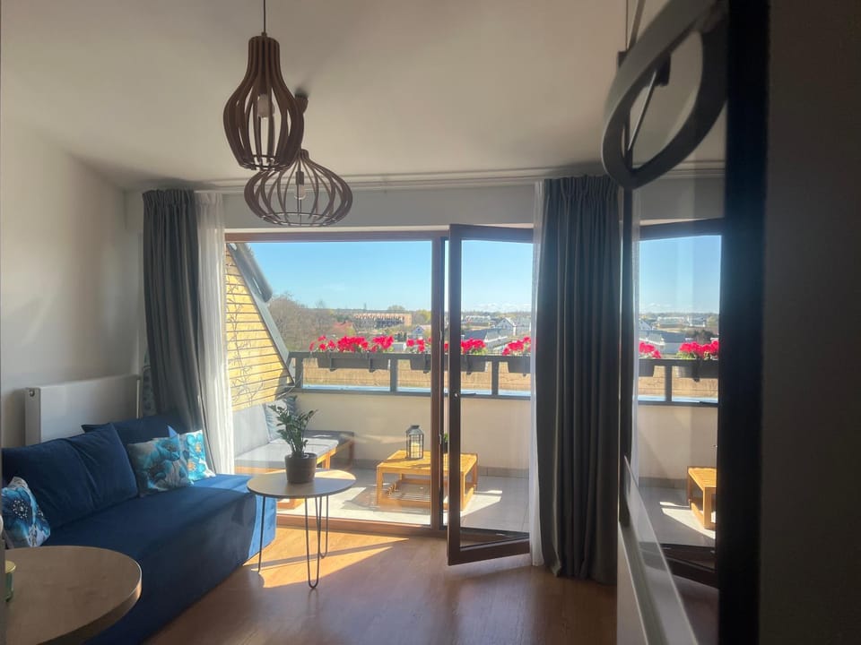 Apartament Niebieski Centrum Sarbinowo w budynku z restauracją, BASEN ZEWNĘTRZNY, PARKING W CENIE Apartment in West Pomeranian Voivodeship, Poland