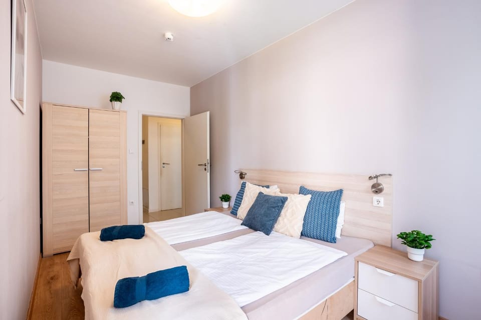 Bed, Bedroom, towels, wardrobe