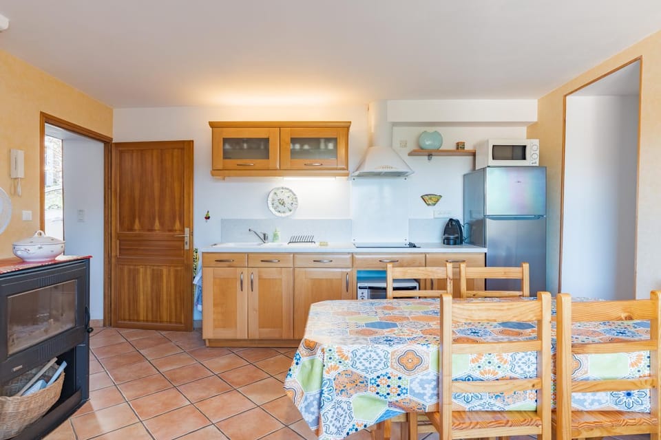 Property building, Kitchen or kitchenette, Living room