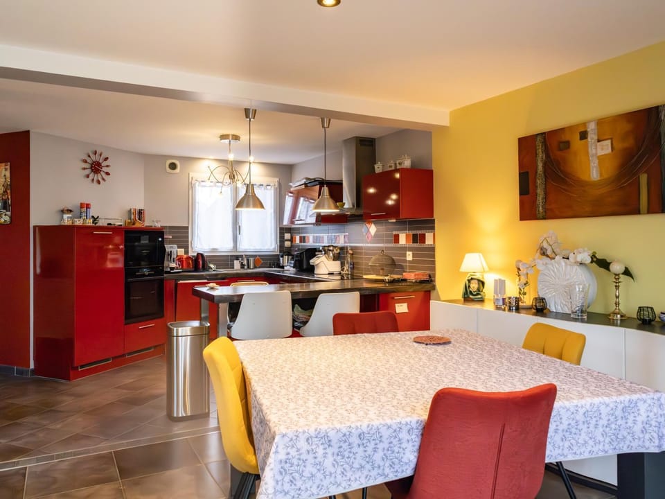 Property building, Kitchen or kitchenette, Living room