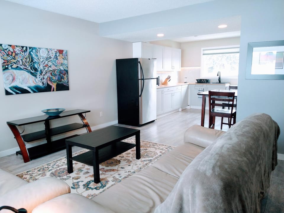 Kitchen or kitchenette, Living room