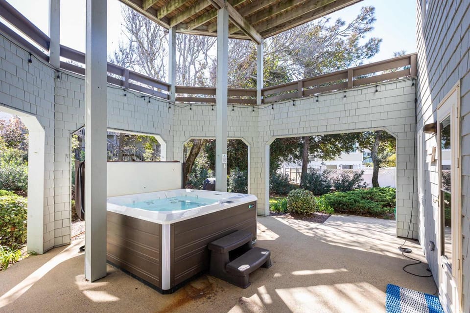 Corolla Light Villa with Hot Tub Amenities Access House in Corolla