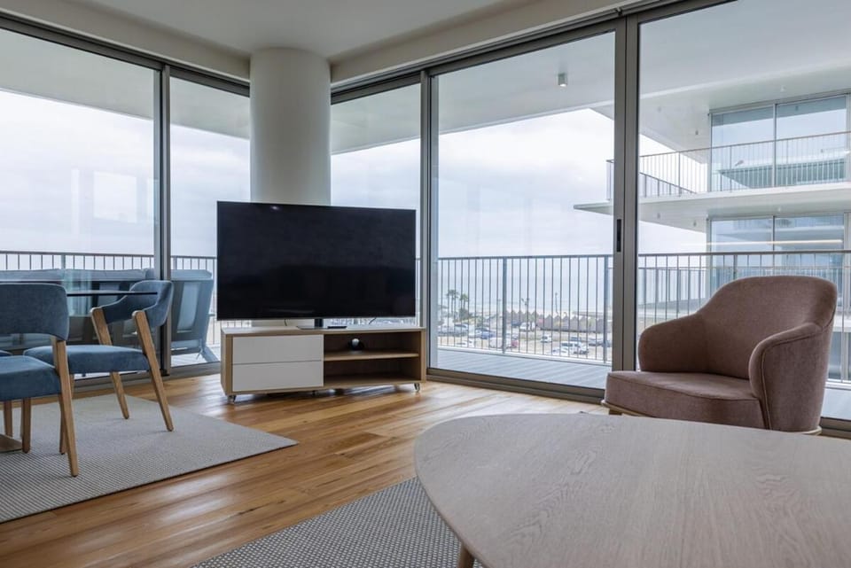 Communal lounge/ TV room, Natural landscape, TV and multimedia, View (from property/room), Balcony/Terrace, Living room, Seating area, Sea view