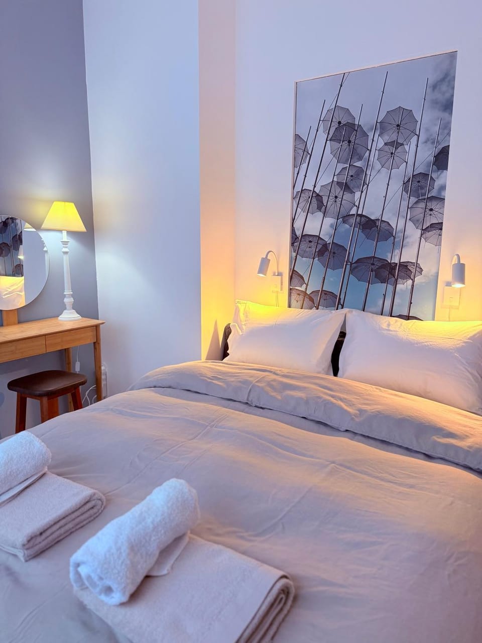 Bed, Bedroom, towels