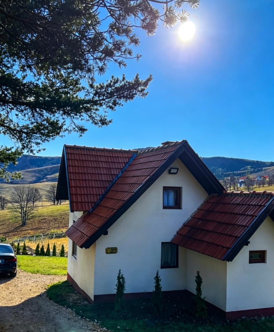 Property building, Spring, Day, Natural landscape, Mountain view