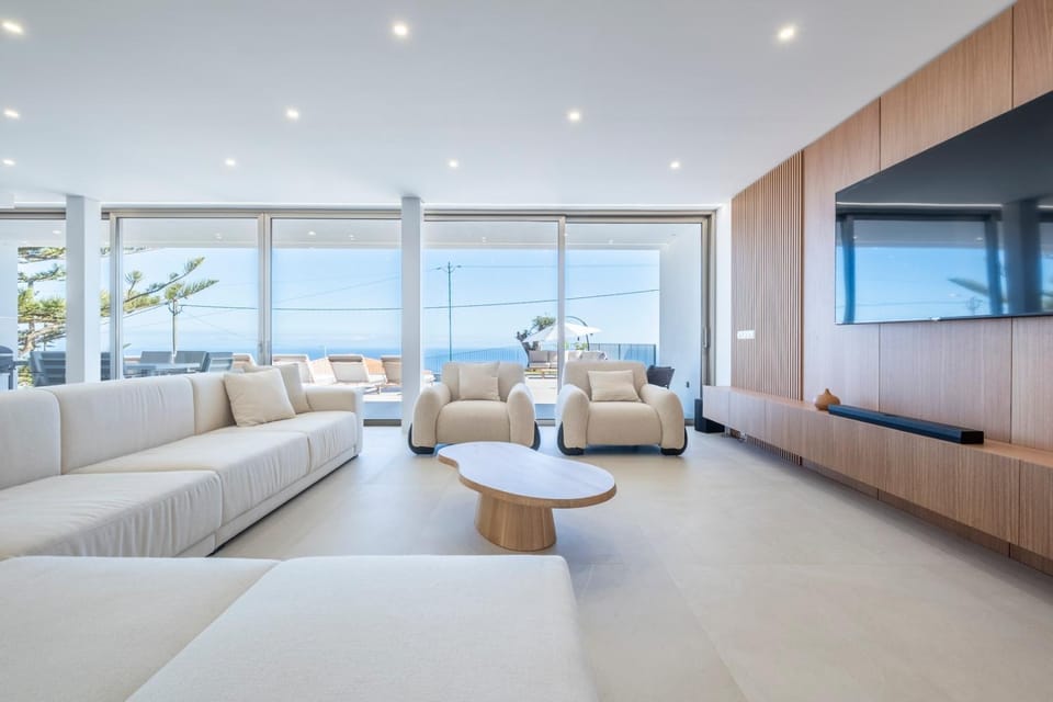 Communal lounge/ TV room, TV and multimedia, Living room, Seating area, Evening entertainment