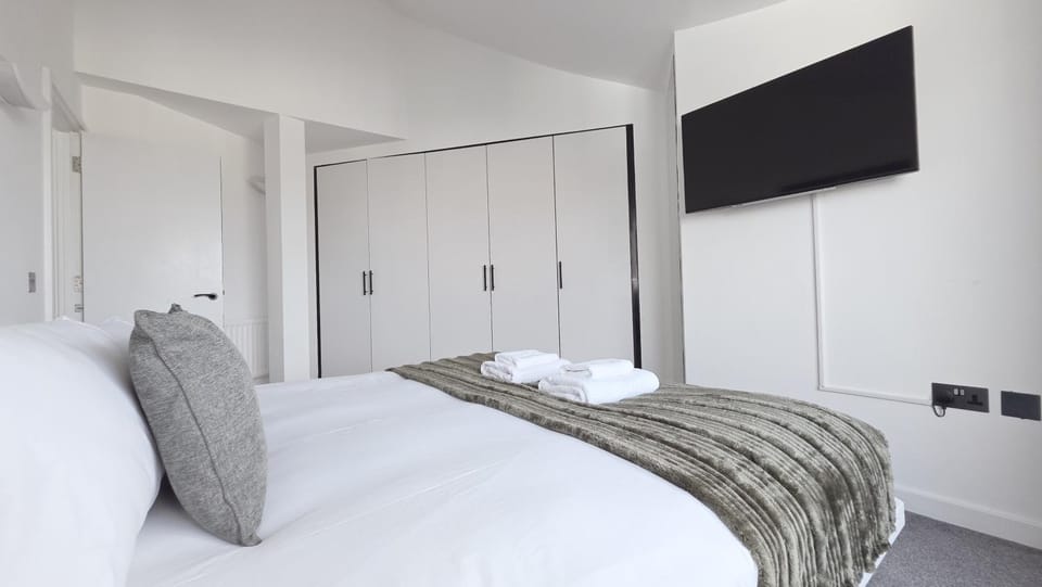TV and multimedia, Bedroom, wardrobe