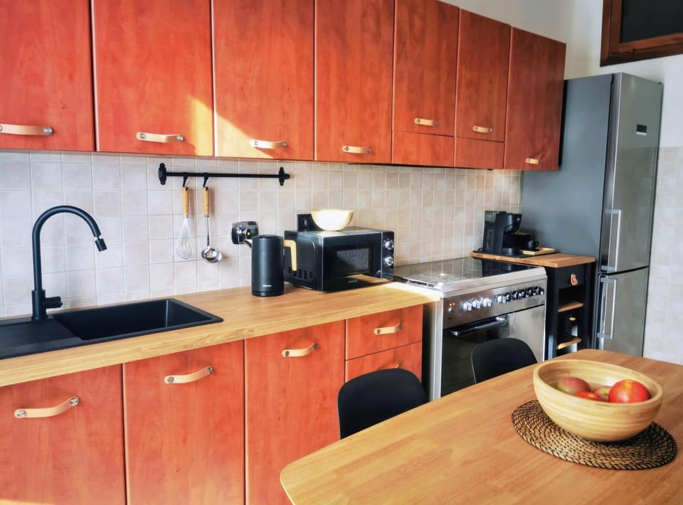 Kitchen or kitchenette, Dining area, kitchen