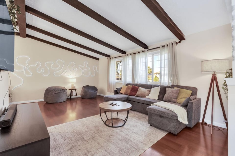 TV and multimedia, Living room, Seating area