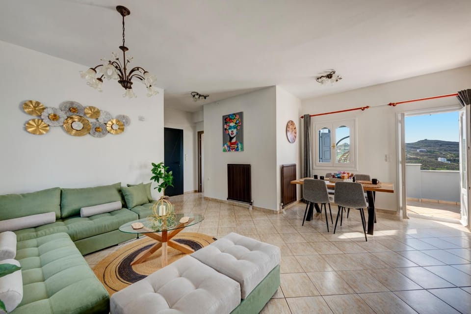 Natural landscape, Living room, Seating area, Dining area, Mountain view