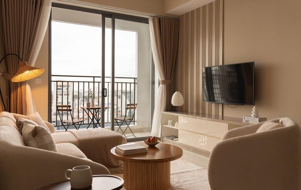 Communal lounge/ TV room, TV and multimedia, View (from property/room), Balcony/Terrace, Living room, Seating area, Evening entertainment