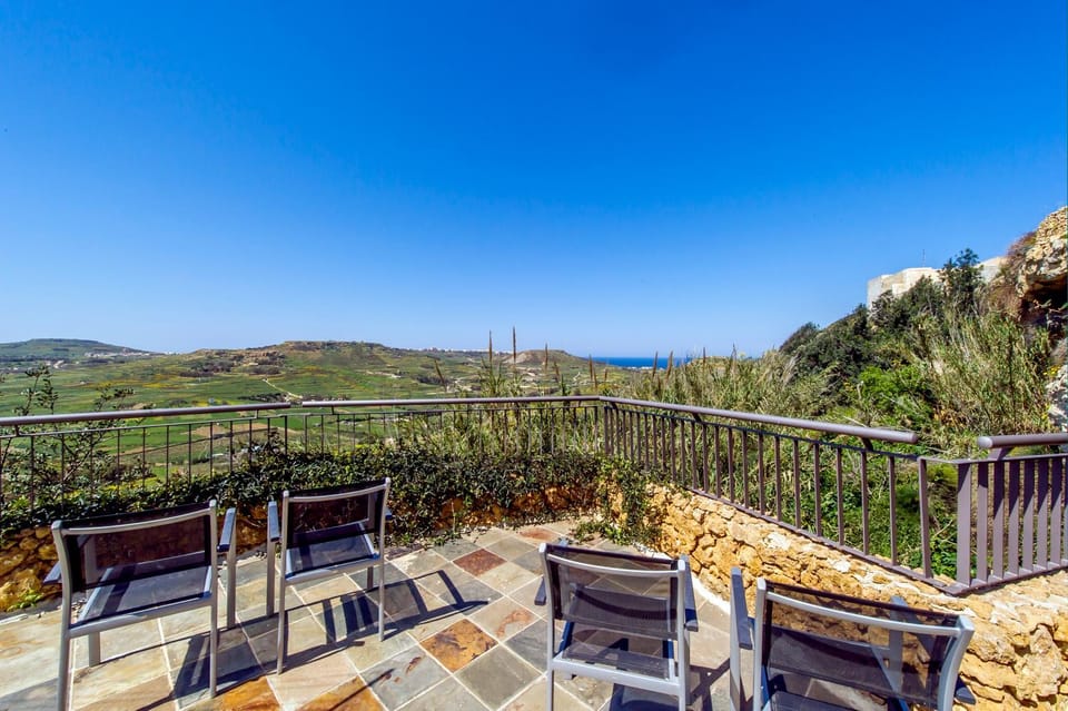 Balcony/Terrace, Garden view, Mountain view
