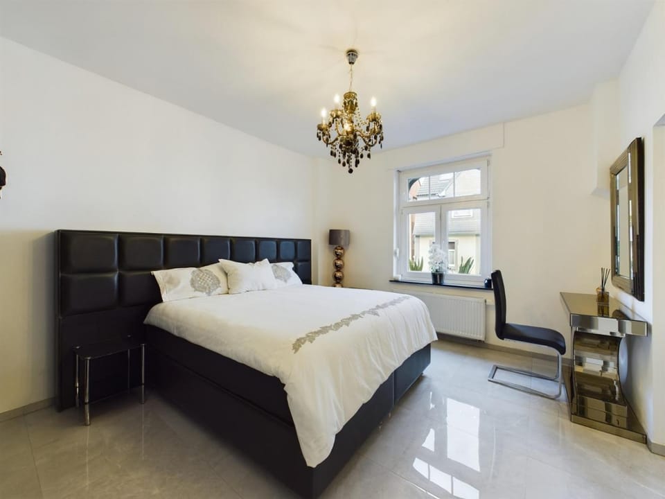 Living room, Photo of the whole room, Bedroom