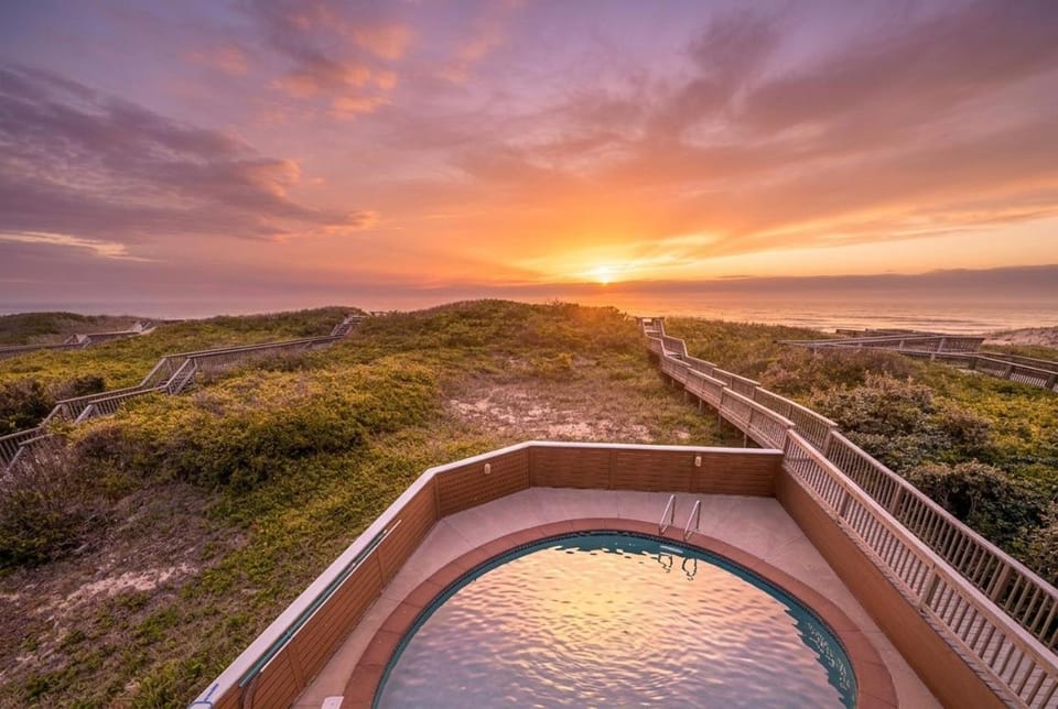Sunday Drive - Nags Head MP 15, Oceanfront, Private Walkway to Beach, Pool, Hot Tub House in Nags Head