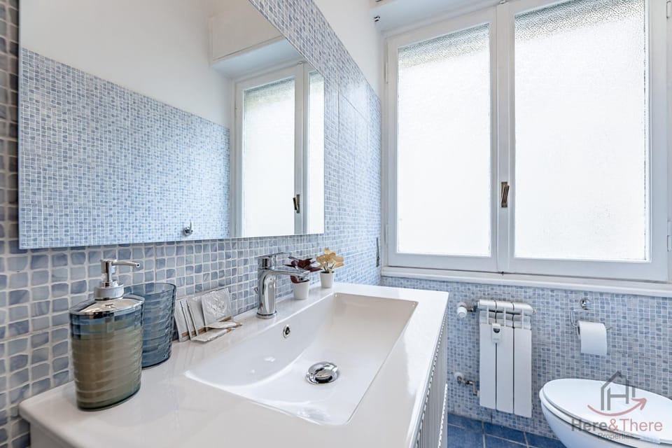 Bathroom, towels