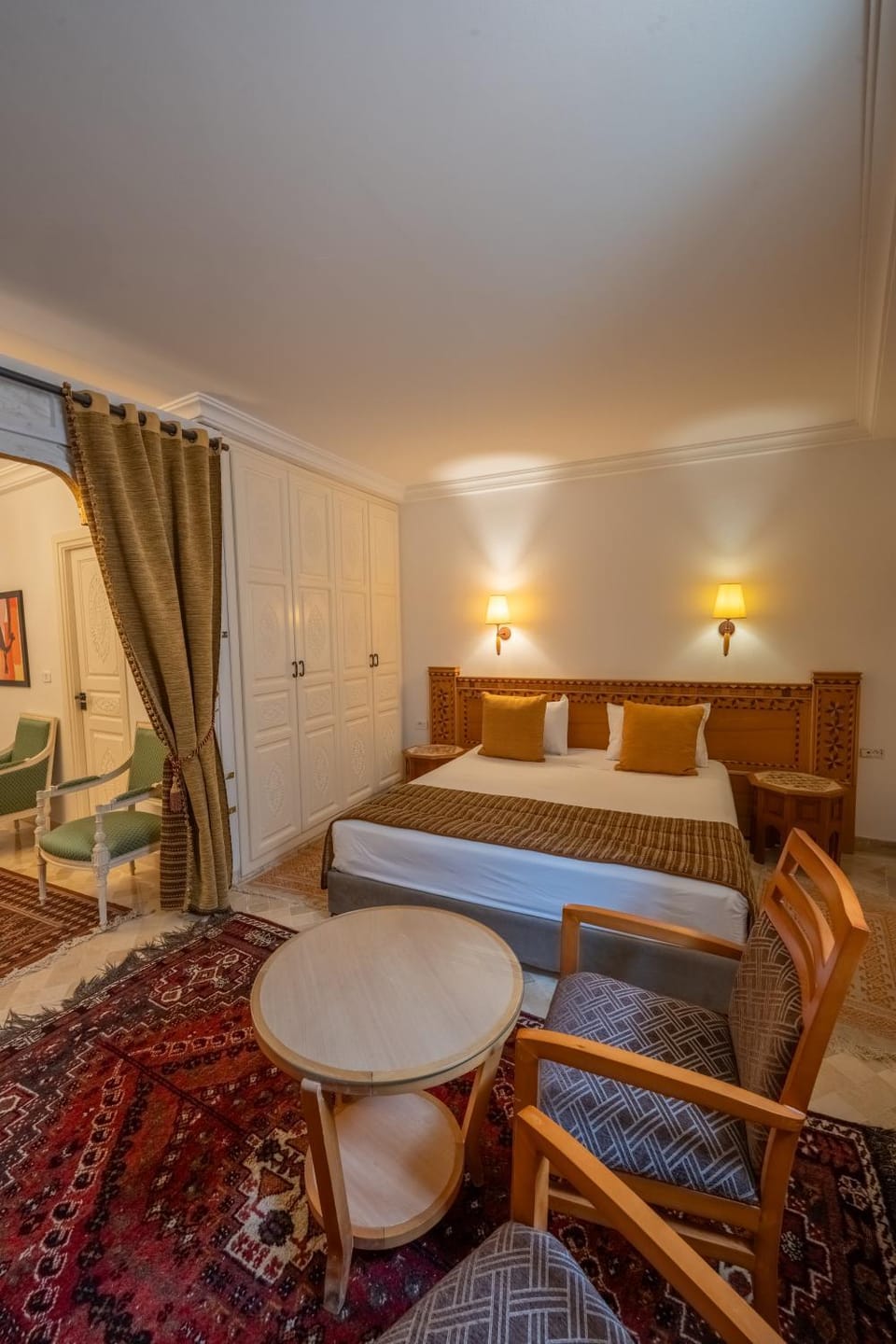 Bed, Living room, Photo of the whole room, Seating area, Bedroom