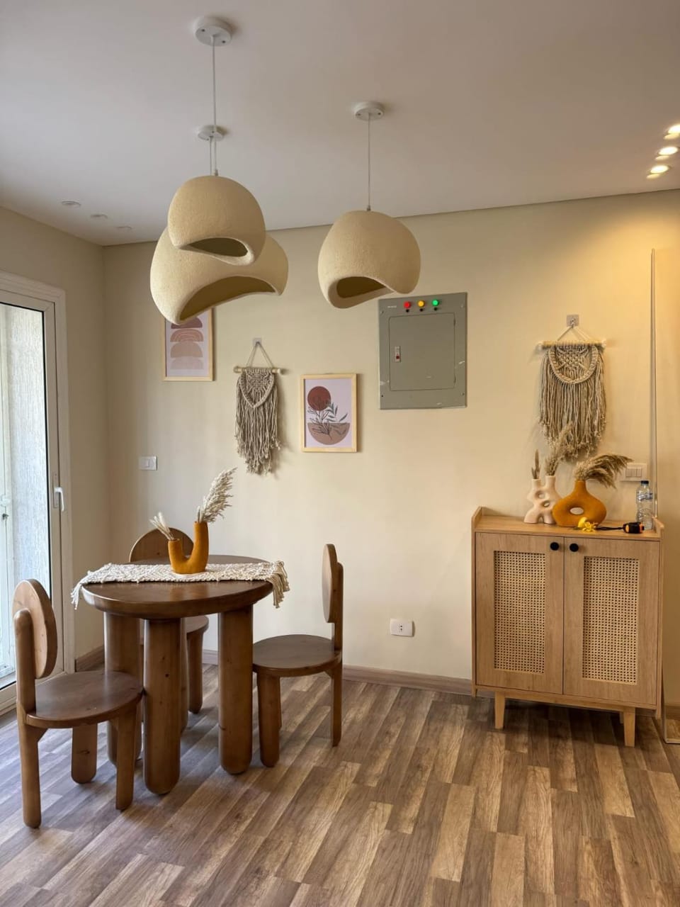 Seating area, Dining area