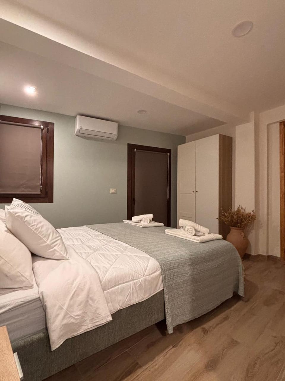 Bed, Photo of the whole room, Bedroom, towels, air conditioner