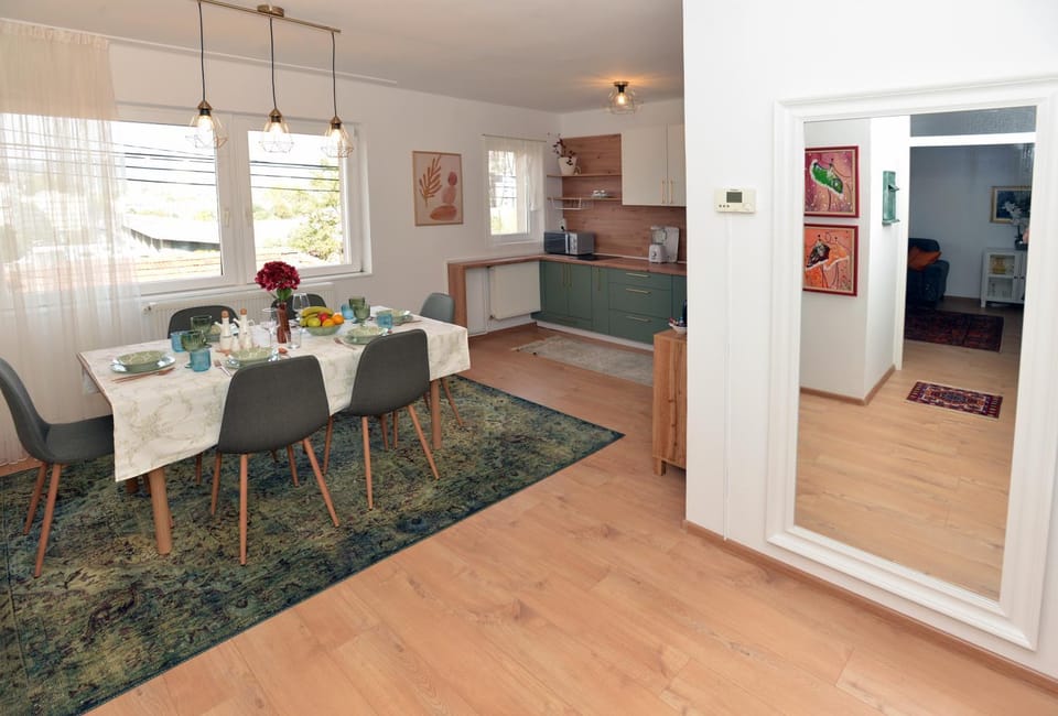 Kitchen or kitchenette, Seating area, Dining area
