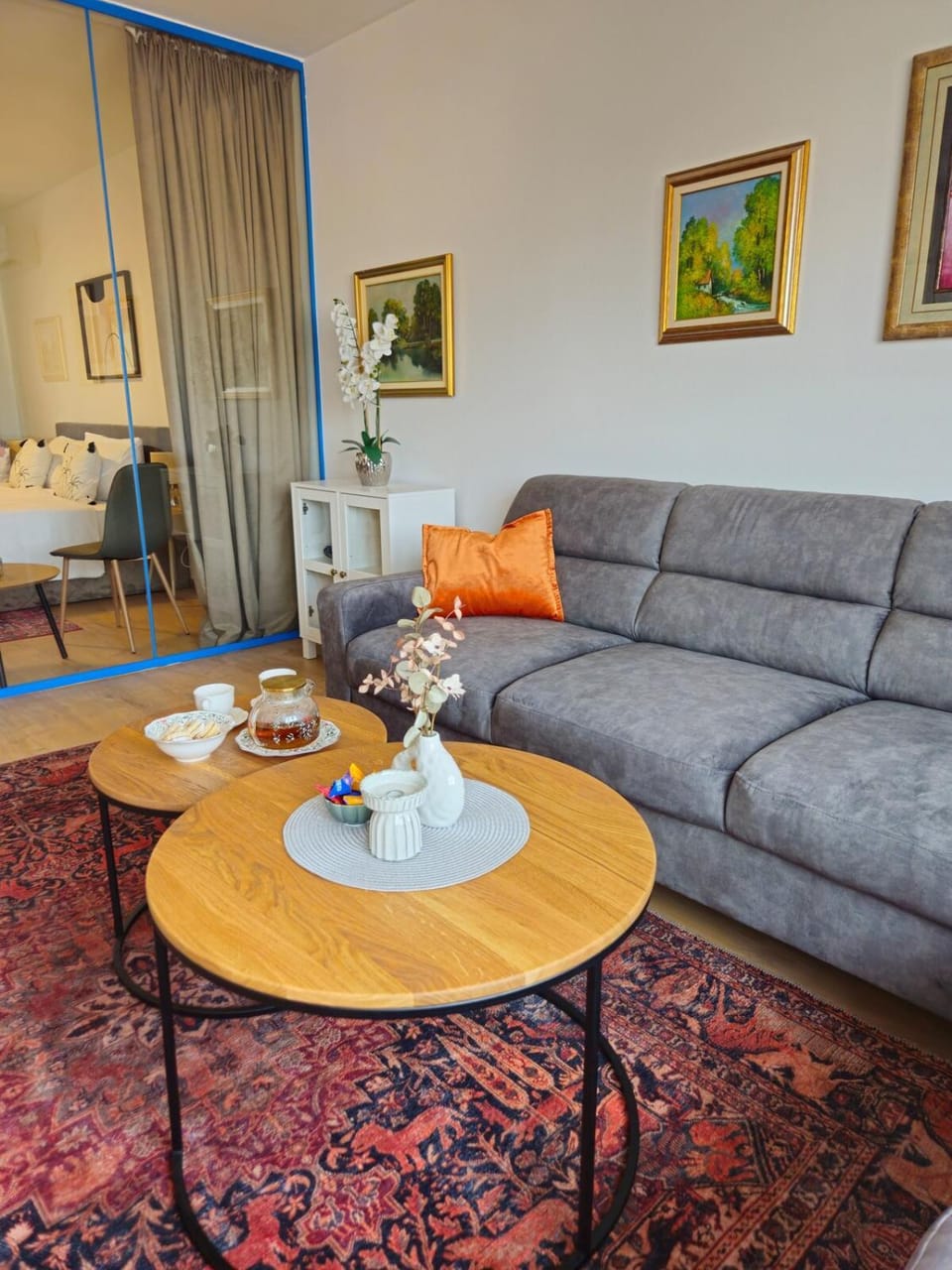 Living room, Seating area