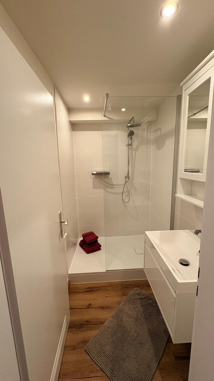 Bathroom, Living room