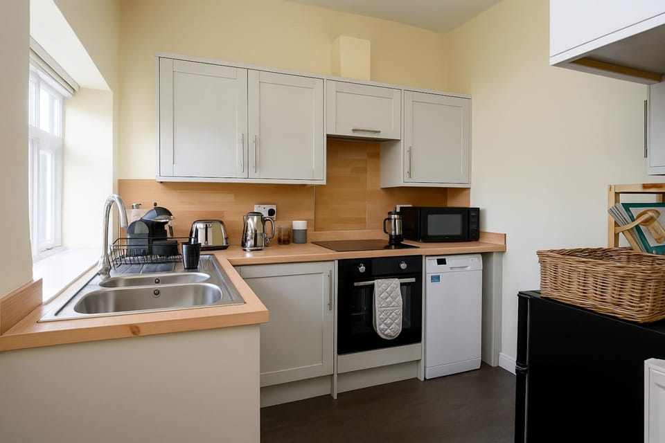 Kitchen or kitchenette, kitchen, kitchen