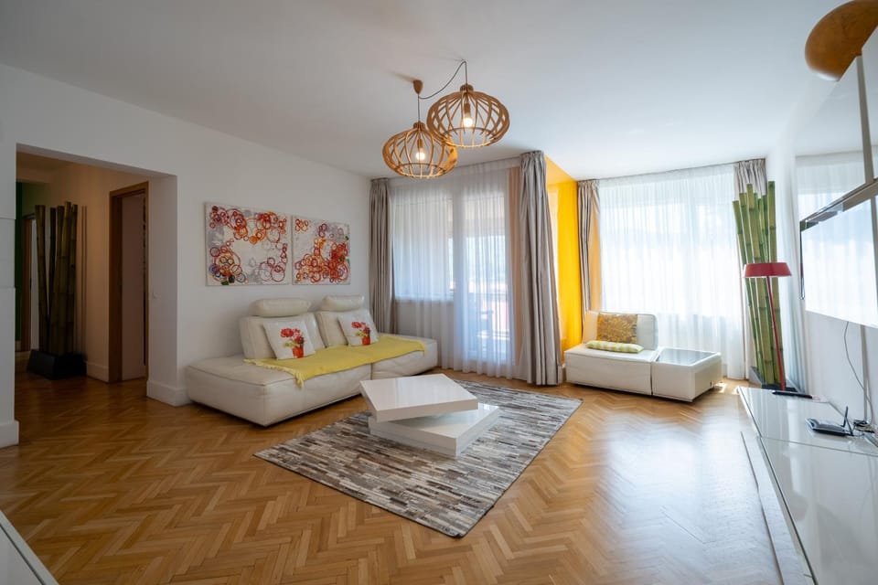 Living room, Photo of the whole room, Seating area